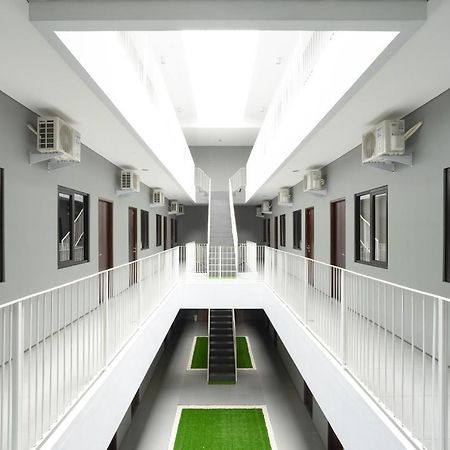 RedDoorz Plus near JIEXPO Kemayoran Jakarta Exterior foto