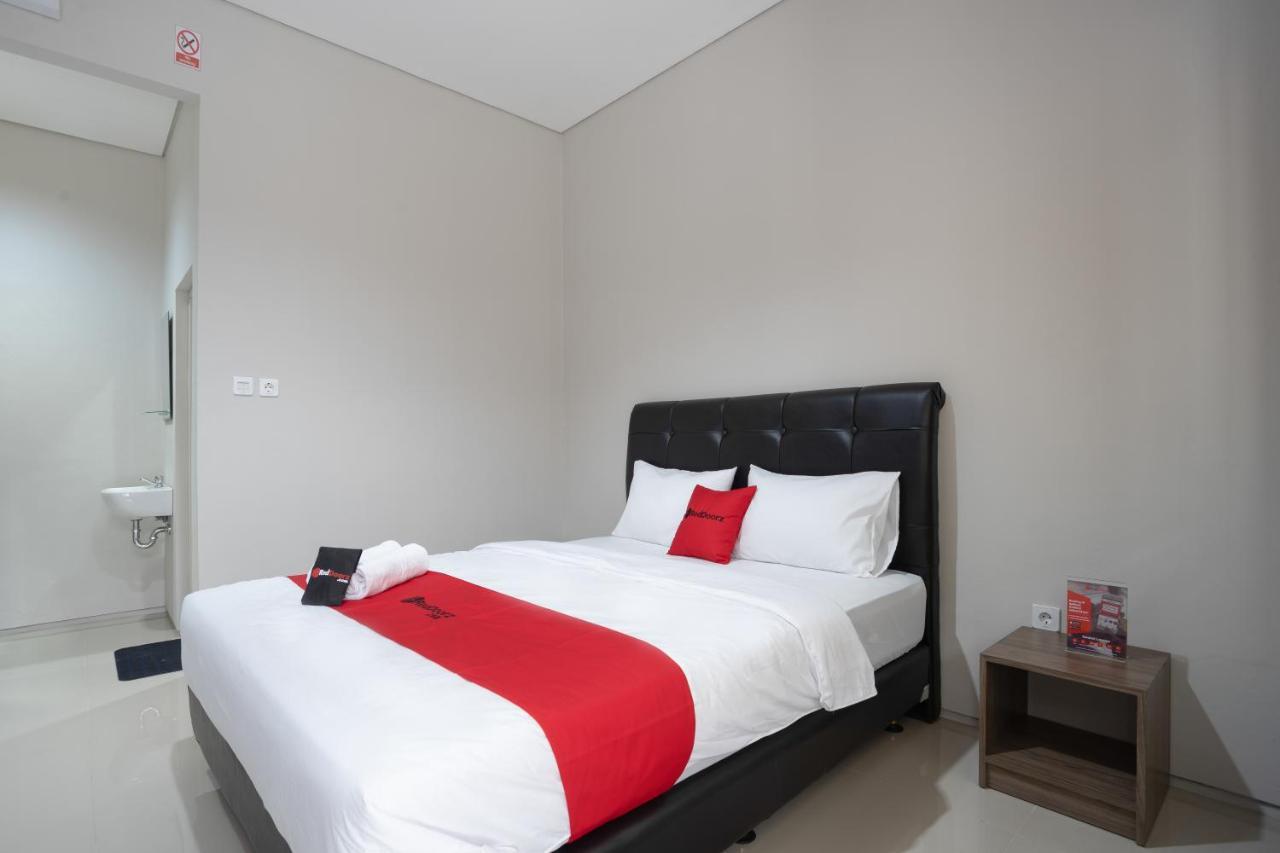 RedDoorz Plus near JIEXPO Kemayoran Jakarta Exterior foto