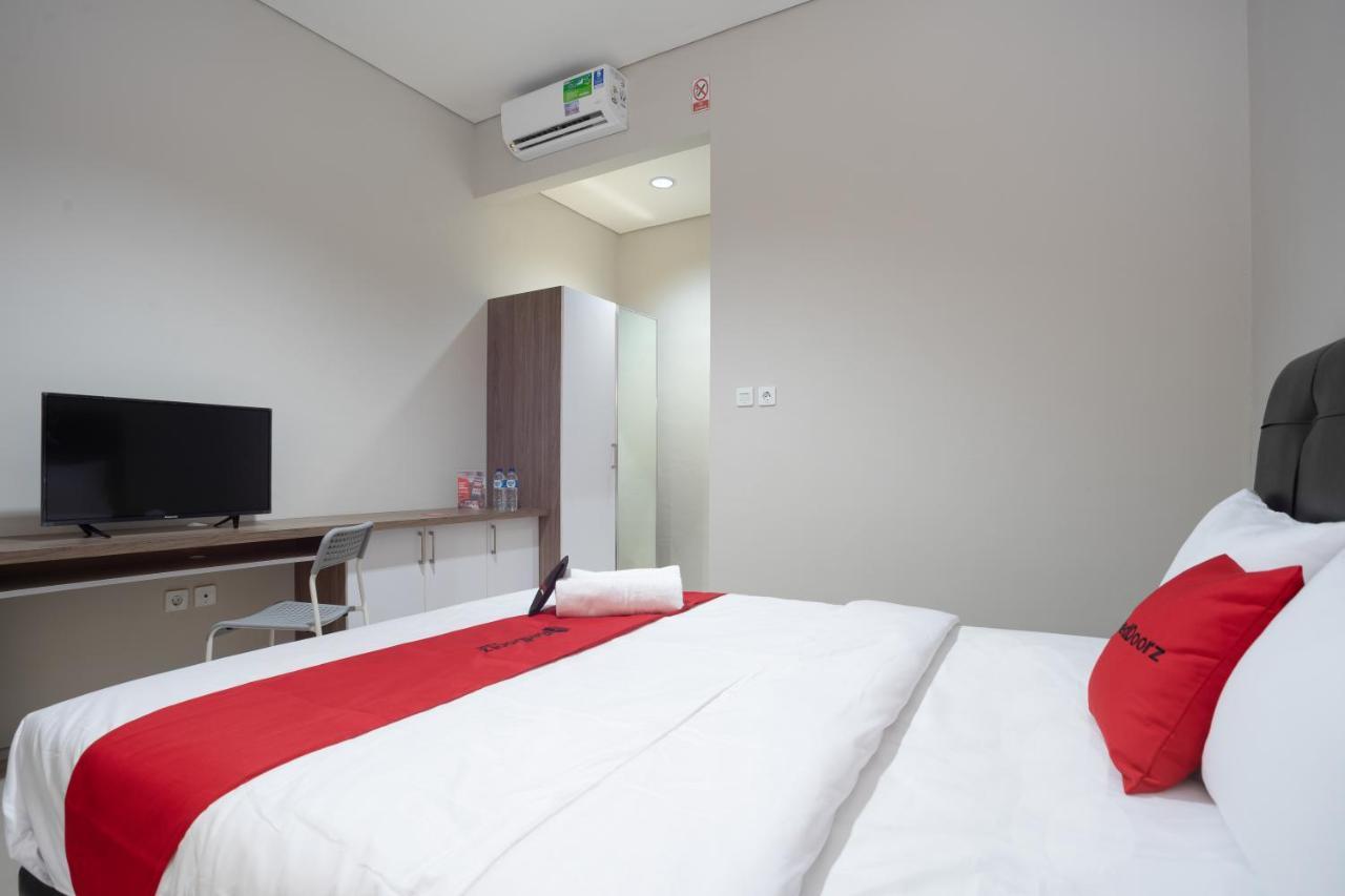 RedDoorz Plus near JIEXPO Kemayoran Jakarta Exterior foto