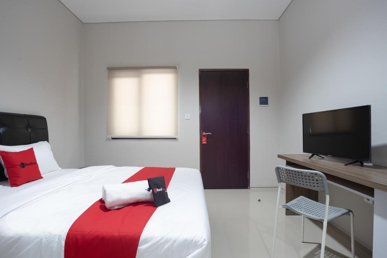 RedDoorz Plus near JIEXPO Kemayoran Jakarta Exterior foto