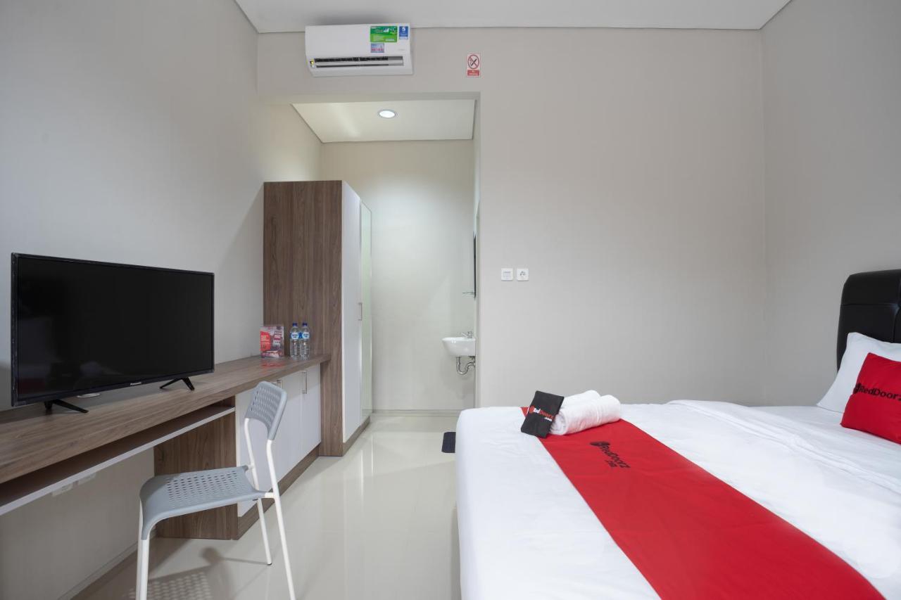 RedDoorz Plus near JIEXPO Kemayoran Jakarta Exterior foto