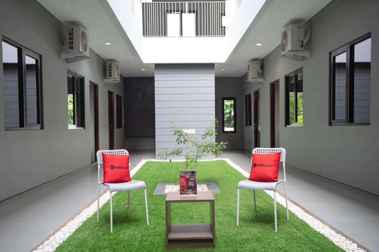 RedDoorz Plus near JIEXPO Kemayoran Jakarta Exterior foto