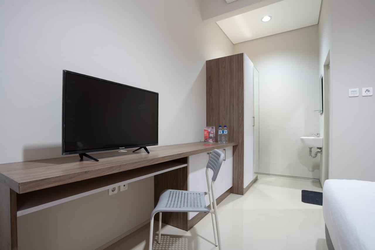 RedDoorz Plus near JIEXPO Kemayoran Jakarta Exterior foto