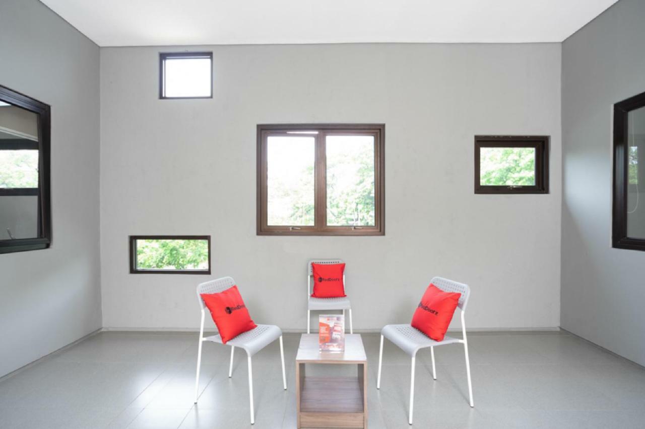 RedDoorz Plus near JIEXPO Kemayoran Jakarta Exterior foto